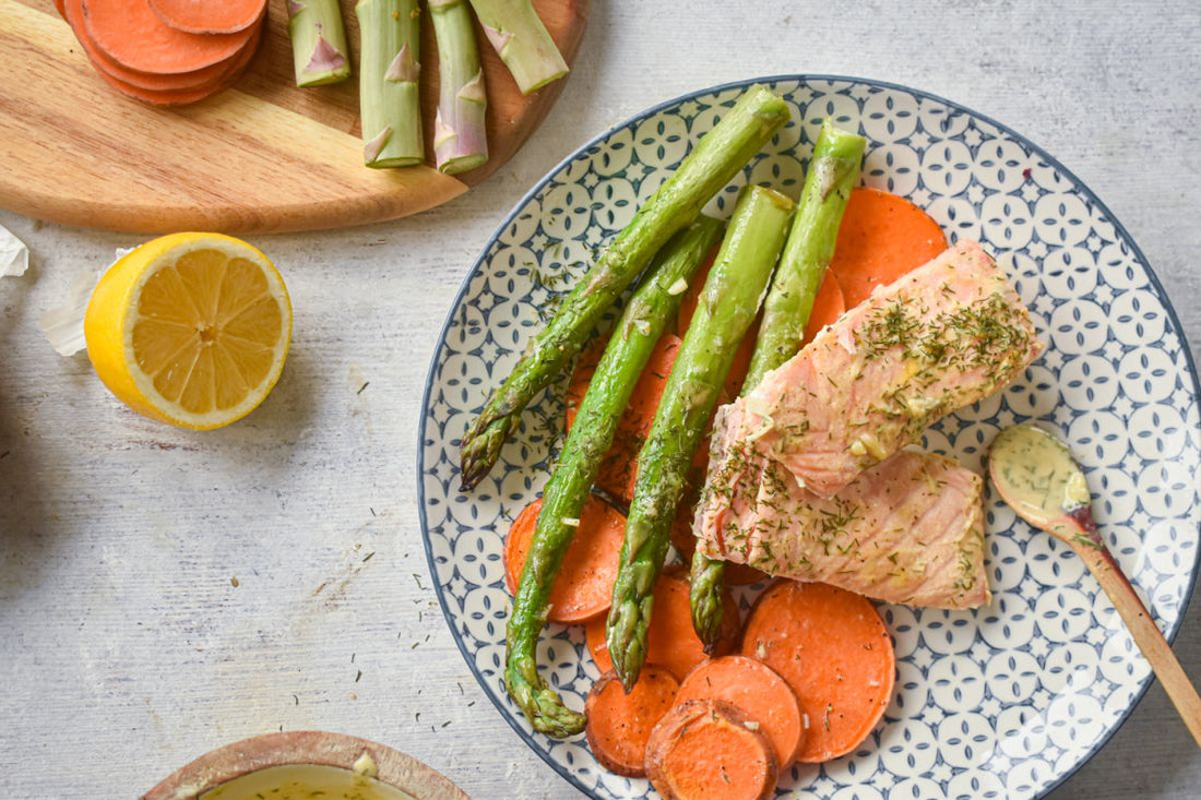 One-Pan Lemon Garlic Salmon with Asparagus and Sweet Potatoes – A Balanced, Nutrient-Rich Meal